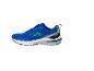 Chaussure de sport bleue à lacets, style moderne.