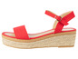 Espadrilles rouges à plateforme.