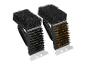 Deux brosses de barbecue avec grattoir.