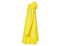 Imperméable jaune à capuchon.