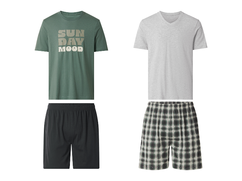 Deux ensembles de pyjamas pour hommes : un vert avec l'inscription 'SUN DAY MOOD' et un short noir, l'autre gris avec un short à carreaux.