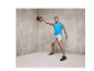 Homme faisant de l'exercice avec un kettlebell.