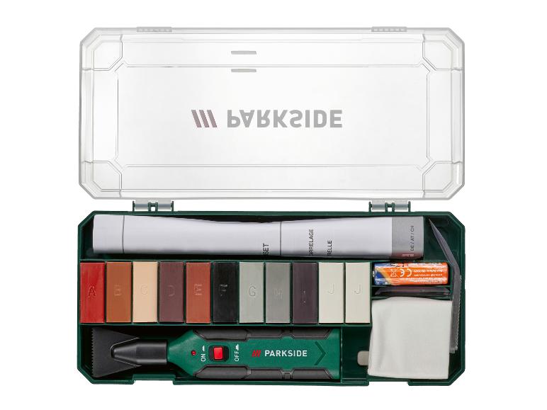 Kit de réparation de sol PARKSIDE avec bâtons de cire, outil et piles dans une boîte ouverte.
