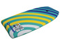 Un bodyboard Schildkröt avec des rayures jaunes et bleues.