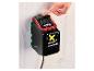 Un chargeur de batterie noir Parkside avec un autocollant rouge X20V TEAM.