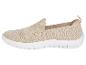 Sneakers beige sans lacets avec semelle blanche.