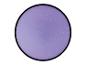 Un luminaire rond avec un fond violet et des étoiles blanches.