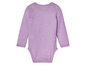 Un body bébé à manches longues de couleur mauve.