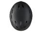 Casque de ski noir avec des ouvertures de ventilation.