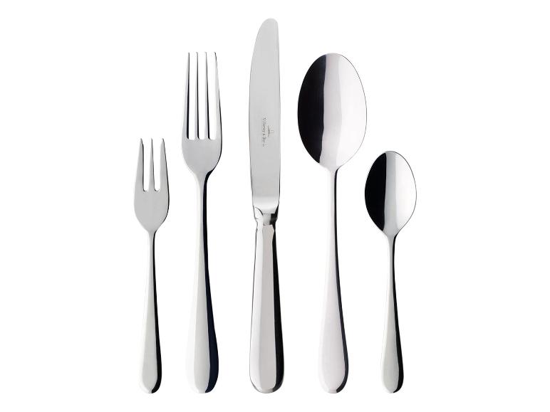 Ensemble de couverts en acier inoxydable comprenant deux fourchettes, un couteau et deux cuillères.