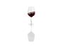 Un verre de vin rouge avec un reflet