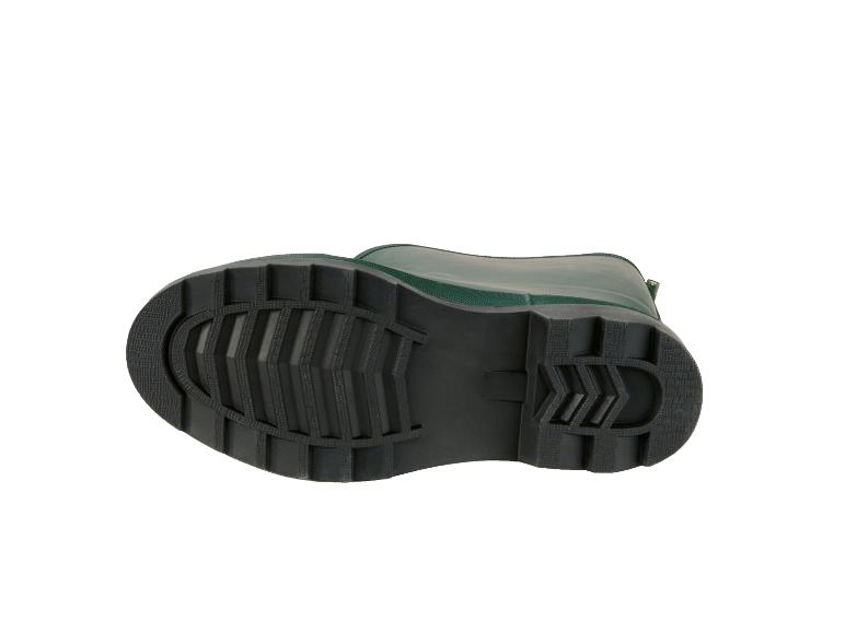 Botte en caoutchouc verte, vue de dessous, montrant la semelle crantée