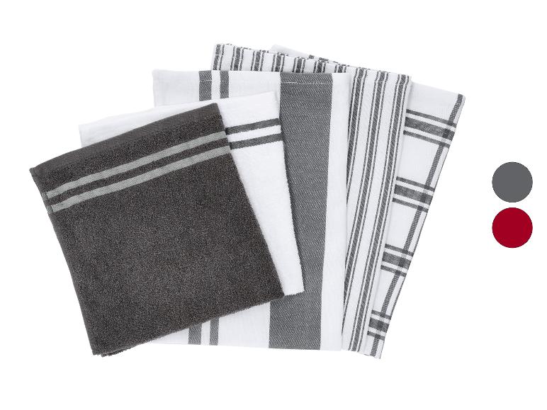 Ensemble de torchons de cuisine à rayures et carreaux gris et blancs variés.