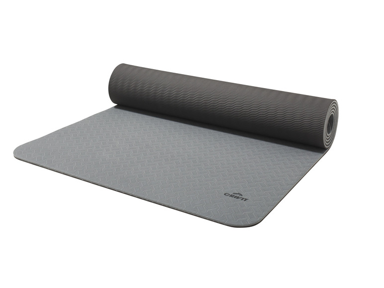 Un tapis de yoga gris Crivit, roulé.