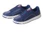 Deux paires de baskets Lidl Trek bleues.