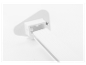 Détail d'un support mural en plastique blanc.
