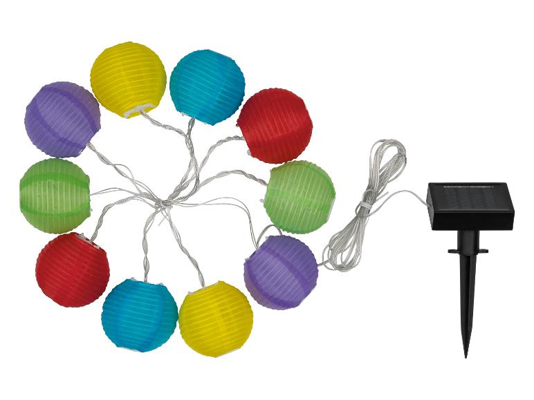 Guirlande lumineuse solaire avec lanternes colorées.
