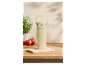 Un mug isotherme beige Silvercrest sur une surface en bois.
