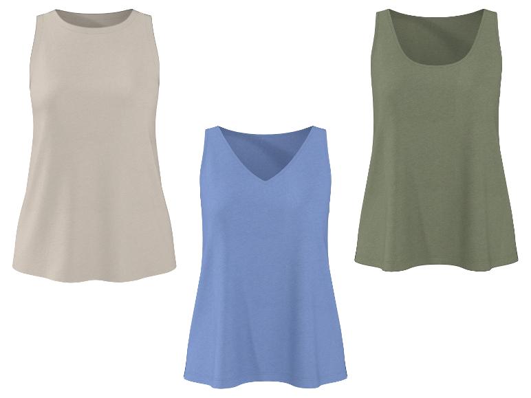 Trois débardeurs pour femmes en beige, bleu et vert olive.