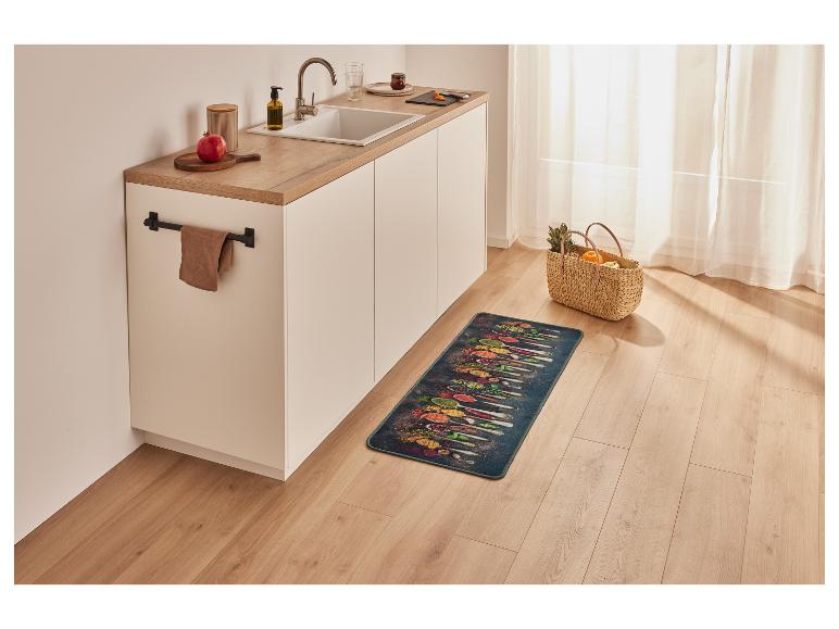 Tapis de cuisine sur le thème des épices et des couverts, dans un environnement moderne.