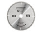 Une lame de scie circulaire Parkside pour le bois avec un diamètre de 254 mm.