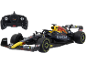 Voiture de course télécommandée avec sa manette sur fond noir