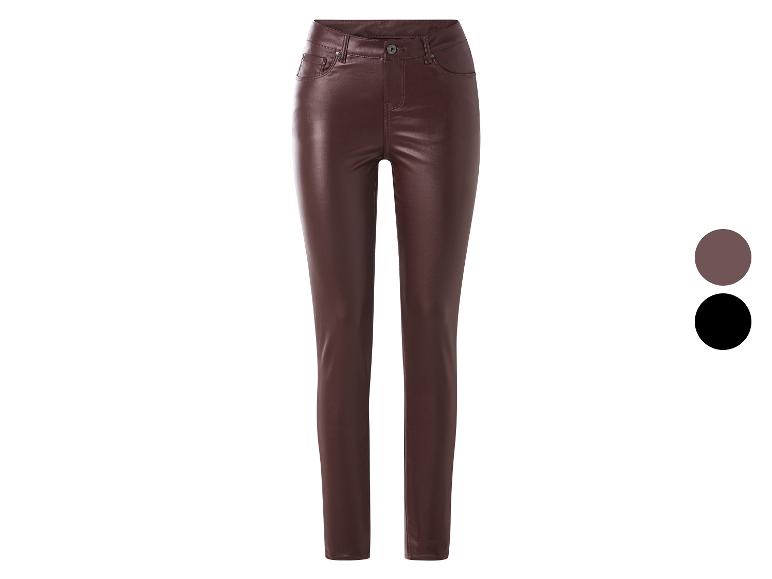 Pantalon femme en similicuir marron avec deux options de couleur.