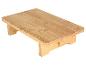 Support d'écran ou petite table en bambou avec une finition grain de bois naturel.
