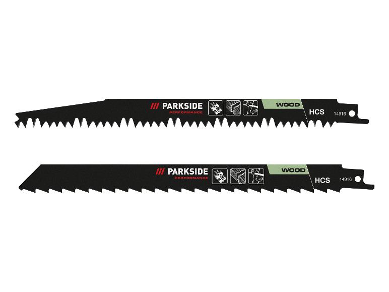 Deux lames de scie sabre noires pour le bois avec marquages HCS.