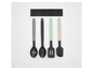 Ustensiles de cuisine avec un support noir, y compris une cuillère, une louche et une spatule.