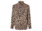 Une chemise beige à manches longues avec un imprimé léopard.