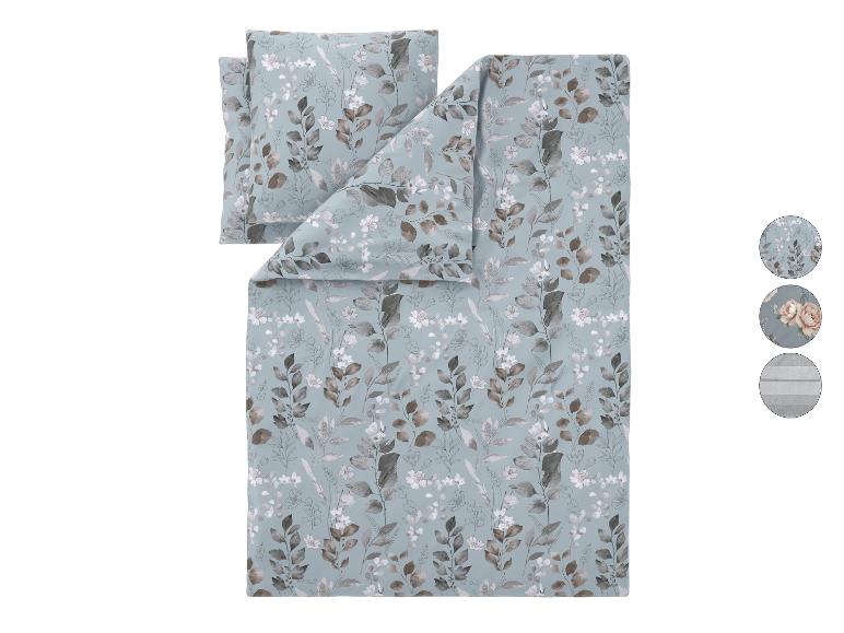 Parure de lit avec motif floral et feuilles bleu clair, avec échantillons montrant les variations.