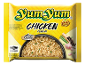 Emballage jaune de nouilles instantanées au poulet avec le texte « Asian Cuisine » et un bol de nouilles.