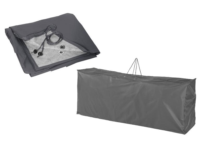 Deux housses de protection grises pour mobilier d'extérieur, une pliée montrant les détails, une dépliée.