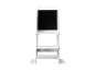 Chaise d'enfant en bois blanc avec tableau noir.