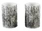 Deux bougies cylindriques blanches avec texture d'écorce d'arbre