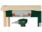 Un établi en bois pour enfants avec un tournevis Parkside.
