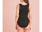 Un body noir avec effet push-up.