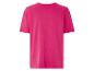 Un t-shirt rose à manches courtes.
