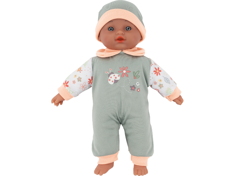Poupée bébé habillée d'un pyjama vert et d'un bonnet assorti.