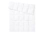 Une couette blanche avec un oreiller