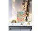 Calendrier de l'Avent en bois avec texte 'Merry Christmas', ornements festifs et guirlandes lumineuses.