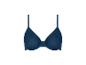 Un soutien-gorge bleu de Triumph.