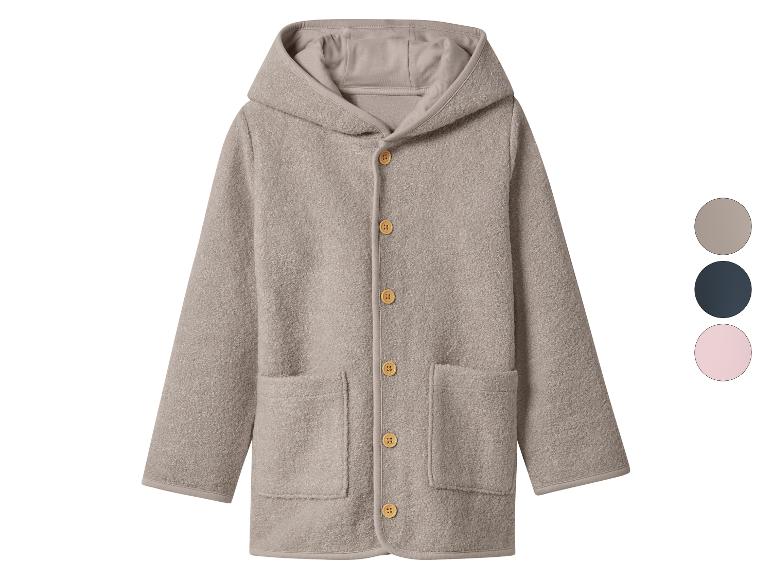 Veste grise à capuche avec boutons en bois, avec palettes de couleurs.