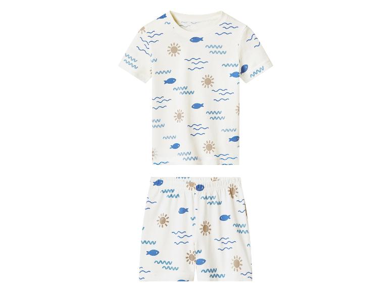 Ensemble pyjama blanc à manches courtes pour enfants avec motifs de poissons bleus, vagues et soleils.