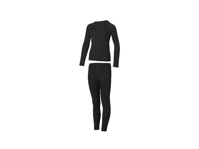 Haut thermique noir à manches longues et pantalon thermique assorti.