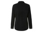 Chemise noire à manches longues.