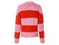 Un pull rayé rose et rouge.