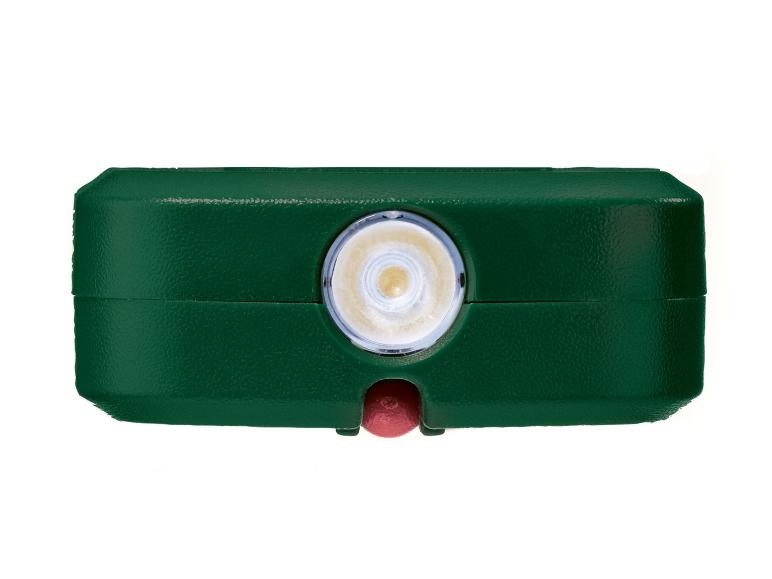 Lampe LED portable verte avec un bouton rouge.