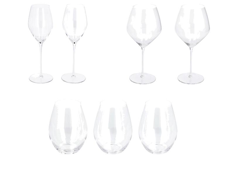 Verres à vin et gobelets sans pied en verre transparent.